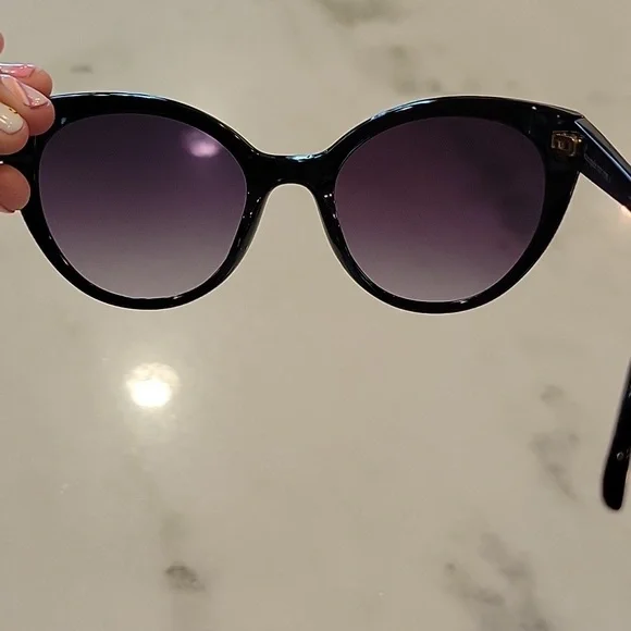 Kate Spade Sunnies โ ๏ธ - Picture 6 of 7